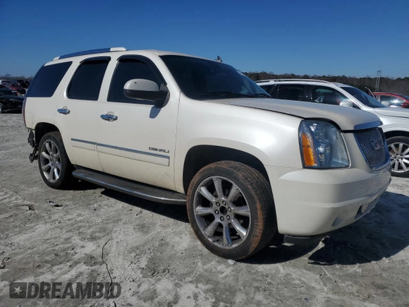 2014 GMC Yukon Denali with VIN 1GKS2EEF0ER130588, listed as a Copart auction lot 45232075 with 193,677 mi miles and Salvage Title. Bid and sale history available at carsss.com. Image 4.