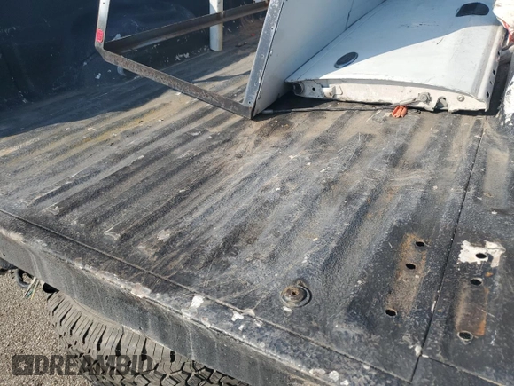 2005 Ford F-250 XL с VIN 1FTNF20575EB70989, выставлен на аукционе Copart как лот 61671485 с пробегом 126 995 миль миль и Чистый • Clean title. История ставок и продаж доступна на DreamBid. Изображение 10.