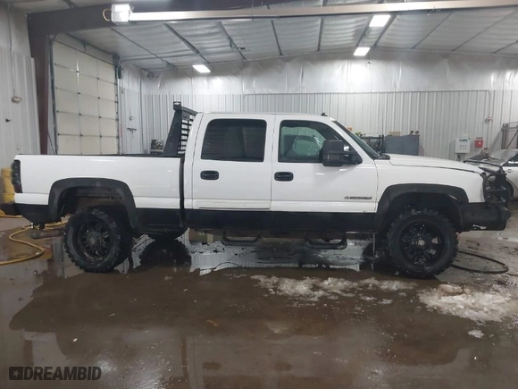 2003 Chevrolet Silverado 2500HD LS with VIN 1GCHK23U13F258343, listed as a IAAI auction lot 41288585 with 299,594 mi miles. Bid and sale history available at carsss.com. Image 13.