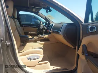 2015 Porsche Cayenne Turbo с VIN WP1AC2A27FLA82984, выставлен на аукционе IAAI как лот 42290464 с пробегом 114 185 миль миль и . История ставок и продаж доступна на DreamBid. Изображение 5.