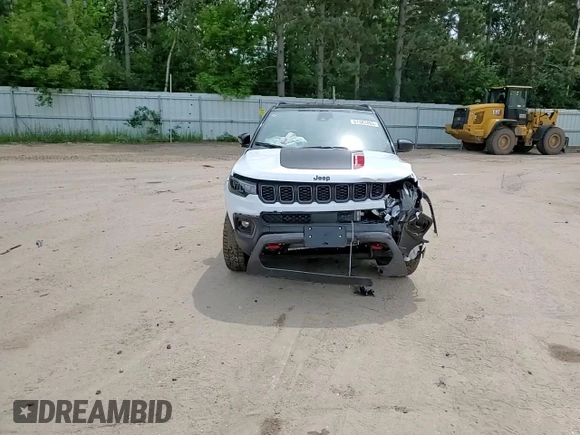 2025 Jeep Compass Trailhawk with VIN 3C4NJDDN8ST529024, listed as a Copart auction lot 61383465 with 4,233 mi miles and Salvage title. Bid and sale history available at DreamBid. Image 14.