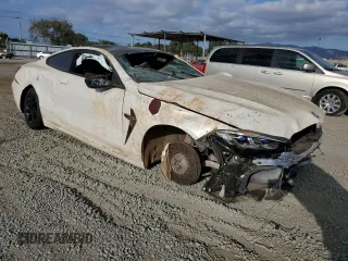 2022 BMW M8 Competition z VIN WBSAE0C04NCJ11232, wystawiony jako Copart lot #72020954 z przebiegiem Nie podano mil oraz Szkoda całkowita • Salvage title. Historia ofert i sprzedaży dostępna na DreamBid. Obrazek 4.