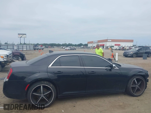2018 Chrysler 300 Touring with VIN 2C3CCAAG9JH292089, listed as a IAAI auction lot 40013347 with 88,556 mi miles. Bid and sale history available at carsss.com. Image 14.