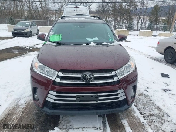 2018 Toyota Highlander LE with VIN 5TDBZRFH6JS903123, listed as a IAAI auction lot 41564004 with 109,852 mi miles. Bid and sale history available at carsss.com. Image 12.