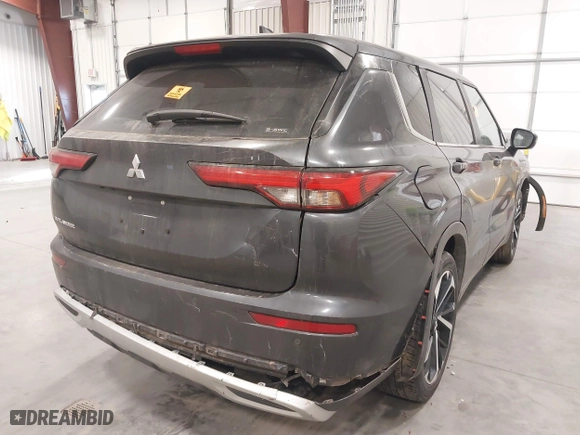 2024 Mitsubishi Outlander SE with VIN JA4J4VA84RZ063065, listed as a IAAI auction lot 41707364 with 1 mi miles. Bid and sale history available at carsss.com. Image 4.