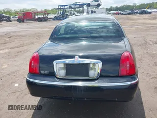 2001 Lincoln Town Car Executive z VIN 1LNHM81W21Y703011, wystawiony jako IAAI lot #42211369 z przebiegiem 188 000 mil mil oraz . Historia ofert i sprzedaży dostępna na DreamBid. Obrazek 17.
