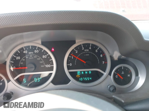 2007 Jeep Wrangler Unlimited Sahara с VIN 1J8GA59187L211825, выставлен на аукционе IAAI как лот 42313099 с пробегом 107 554 миль миль и . История ставок и продаж доступна на DreamBid. Изображение 7.