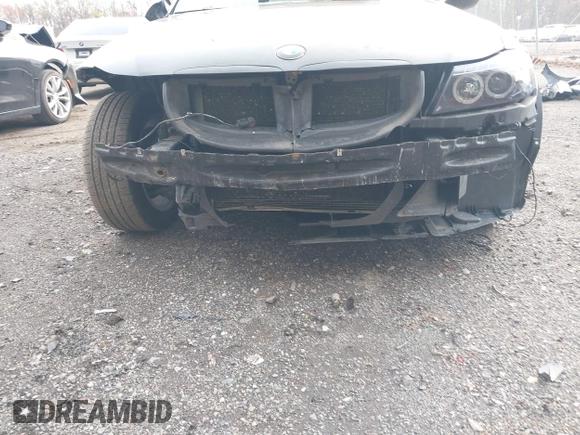 2006 BMW 3 Series 325i with VIN WBAVB13576KX45531, listed as a IAAI auction lot 41941014 with Not Provided miles and . Bid and sale history available at carsss.com. Image 6.
