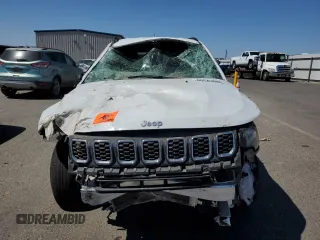 2024 Jeep Compass Latitude z VIN 3C4NJDBN6RT110585, wystawiony jako Copart lot #60543085 z przebiegiem 32 245 mil mil oraz Nie do naprawy • Non repairable. Historia ofert i sprzedaży dostępna na DreamBid. Obrazek 5.