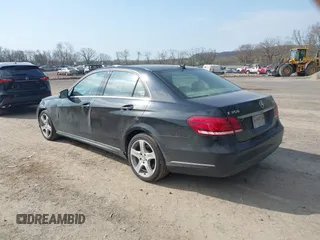 2014 Mercedes-Benz E E 350 Luxury with VIN WDDHF8JB2EA894977, listed as a IAAI auction lot 42065062 with 197,393 mi miles. Bid and sale history available at carsss.com. Image 3.