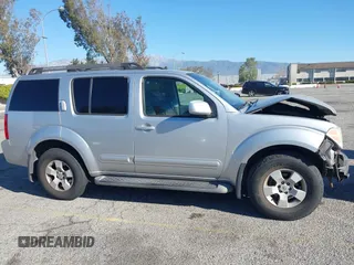 2006 Nissan Pathfinder SE z VIN 5N1AR18U36C631965, wystawiony jako IAAI lot #41861397 z przebiegiem 230 483 mil mil oraz . Historia ofert i sprzedaży dostępna na DreamBid. Obrazek 14.