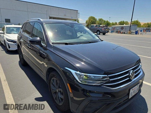 2024 Volkswagen Tiguan SE with VIN 3VV3B7AX8RM076346, listed as a IAAI auction lot 42734323 with 29,573 mi miles and . Bid and sale history available at DreamBid. Image 1.