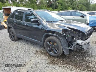 2018 Jeep Cherokee Latitude z VIN 1C4PJLCB9JD587366, wystawiony jako Copart lot #62137485 z przebiegiem 126 069 mil mil oraz Szkoda całkowita • Salvage title. Historia ofert i sprzedaży dostępna na DreamBid. Obrazek 4.