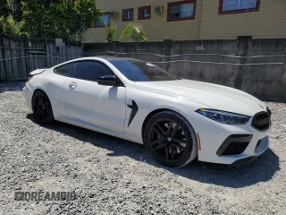2022 BMW M8 Competition z VIN WBSAE0C06NCH19837, wystawiony jako Copart lot #56768815 z przebiegiem 27 088 mil mil oraz Szkoda całkowita • Salvage title. Historia ofert i sprzedaży dostępna na DreamBid. Obrazek 4.