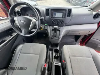 2018 Nissan NV200 SV z VIN 3N6CM0KN1JK70221, wystawiony jako Copart lot #57728825 z przebiegiem 177 867 mil mil oraz Tytuł czysty. Historia ofert i sprzedaży dostępna na DreamBid. Obrazek 9.