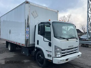 2017 Isuzu NRR IBT z VIN JALE5W168H7303297, wystawiony jako Copart lot #83224784 z przebiegiem 141 345 mil mil oraz Tytuł czysty. Historia ofert i sprzedaży dostępna na DreamBid. Obrazek 1.