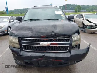 2007 Chevrolet Suburban LTZ with VIN 1GNFK16367J196596, listed as a IAAI auction lot 42392224 with 100,774 mi miles and . Bid and sale history available at DreamBid. Image 12.