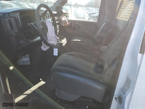 2021 GMC Savana Cargo Van with VIN 1GTW7AFP1M1255353, listed as a Copart auction lot 84943464 with 41,315 mi miles and Salvage Title. Bid and sale history available at carsss.com. Image 7.