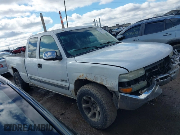 2002 Chevrolet Silverado 1500 LT with VIN 2GCEK19T521384478, listed as a IAAI auction lot 41728440 with 223,338 mi miles. Bid and sale history available at carsss.com. Image 1.