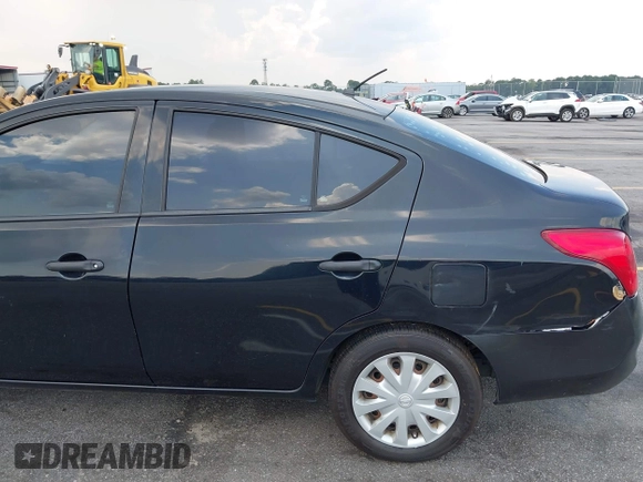 2014 Nissan Versa SV z VIN 3N1CN7AP8EL842374, wystawiony jako IAAI lot #42684858 z przebiegiem 123 734 mil mil oraz . Historia ofert i sprzedaży dostępna na DreamBid. Obrazek 14.