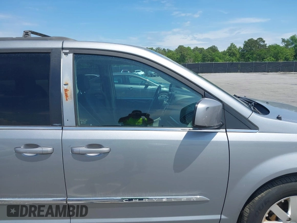 2014 Chrysler Town & Country Touring with VIN 2C4RC1BG7ER271455, listed as a IAAI auction lot 42102571 with 140,578 mi miles. Bid and sale history available at carsss.com. Image 12.