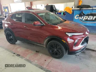2024 Buick Encore GX Sport Touring z VIN KL4AMESL3RB209869, wystawiony jako Copart lot #64475815 z przebiegiem 28 017 mil mil oraz Szkoda całkowita • Salvage title. Historia ofert i sprzedaży dostępna na DreamBid. Obrazek 4.