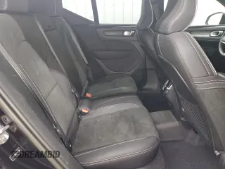 2023 Volvo XC40 Plus Dark Theme z VIN YV4L12UL4P2967328, wystawiony jako Copart lot #55800735 z przebiegiem 96 119 mil mil oraz Tytuł czysty. Historia ofert i sprzedaży dostępna na DreamBid. Obrazek 11.