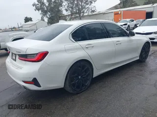 2020 BMW 3 Series 330i z VIN 3MW5R1J08L8B15226, wystawiony jako IAAI lot #41885915 z przebiegiem 75 347 mil mil oraz . Historia ofert i sprzedaży dostępna na DreamBid. Obrazek 4.