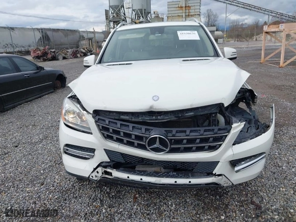 2012 Mercedes-Benz M-Class ML 350 with VIN 4JGDA5HB4CA091821, listed as a IAAI auction lot 41930636 with 152,134 mi miles. Bid and sale history available at carsss.com. Image 12.