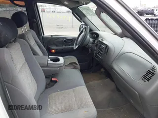 2003 Ford F-150 XLT with VIN 1FTRW08L43KA64328, listed as a IAAI auction lot 41932751 with 275,213 mi miles. Bid and sale history available at carsss.com. Image 5.