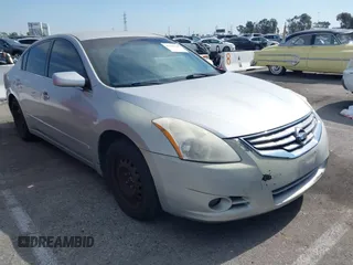 2012 Nissan Altima S z VIN 1N4AL2AP5CN465776, wystawiony jako IAAI lot #41646140 z przebiegiem 113 770 mil mil oraz . Historia ofert i sprzedaży dostępna na DreamBid. Obrazek 1.