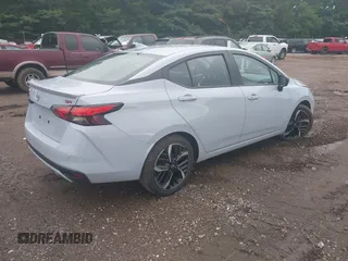 2024 Nissan Versa SR z VIN 3N1CN8FV2RL910073, wystawiony jako IAAI lot #42509343 z przebiegiem 28 837 mil mil oraz . Historia ofert i sprzedaży dostępna na DreamBid. Obrazek 4.