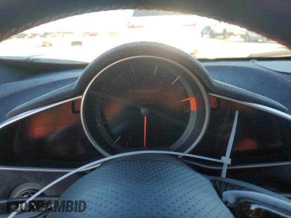 2015 McLaren 650S z VIN SBM11DAA5FW003652, wystawiony jako Copart lot #79296194 z przebiegiem Nie podano mil oraz Szkody całkowita. Historia ofert i sprzedaży dostępna na DreamBid. Obrazek 9.