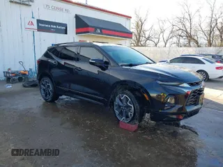 2021 Chevrolet Blazer RS z VIN 3GNKBKRS7MS557772, wystawiony jako IAAI lot #41157912 z przebiegiem 67 550 mil mil oraz . Historia ofert i sprzedaży dostępna na DreamBid. Obrazek 1.