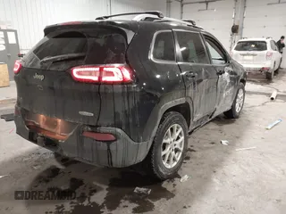 2018 Jeep Cherokee Latitude Plus with VIN 1C4PJMLB2JD531064, listed as a IAAI auction lot 41539824 with 197,548 mi miles. Bid and sale history available at carsss.com. Image 4.
