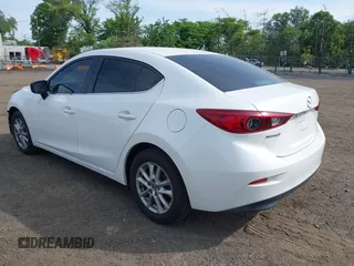 2018 Mazda 3 Sport z VIN 3MZBN1U7XJM197018, wystawiony jako IAAI lot #42229988 z przebiegiem 82 555 mil mil oraz . Historia ofert i sprzedaży dostępna na DreamBid. Obrazek 3.