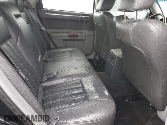 2005 Chrysler 300 C z VIN 2C3JA63H75H570025, wystawiony jako Copart lot #57563115 z przebiegiem 82 181 mil mil oraz Szkoda całkowita • Salvage title. Historia ofert i sprzedaży dostępna na DreamBid. Obrazek 10.