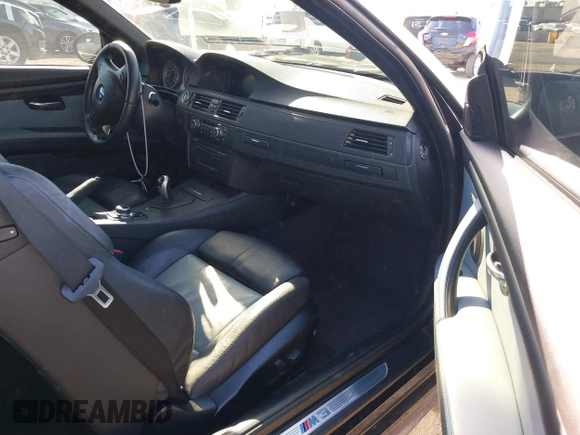 2013 BMW M3 z VIN WBSDX9C5XDE786092, wystawiony jako IAAI lot #41871257 z przebiegiem 61 075 mil mil oraz . Historia ofert i sprzedaży dostępna na DreamBid. Obrazek 5.