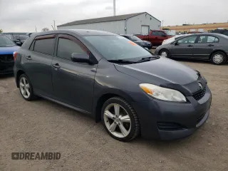 2009 Toyota Matrix S z VIN 2T1KE40E79C021007, wystawiony jako Copart lot #83045034 z przebiegiem Nie podano mil oraz Czysty tytuł • Clean title. Historia ofert i sprzedaży dostępna na DreamBid. Obrazek 4.