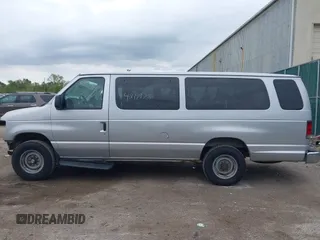 2008 Ford Econoline Passenger XL z VIN 1FBSS31L18DB21867, wystawiony jako IAAI lot #42199706 z przebiegiem Nie podano mil oraz . Historia ofert i sprzedaży dostępna na DreamBid. Obrazek 14.