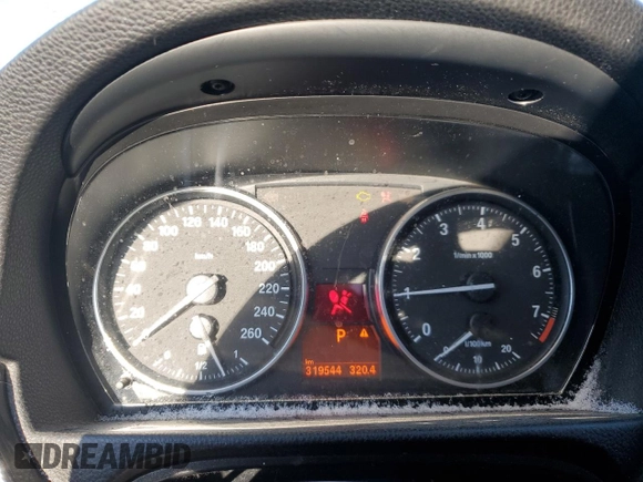 2009 BMW 3 Series 328i xDrive z VIN WBAPK73539A454076, wystawiony jako Copart lot #49962565 z przebiegiem 319 544 mil mil oraz Czysty tytuł • Clean title. Historia ofert i sprzedaży dostępna na DreamBid. Obrazek 9.