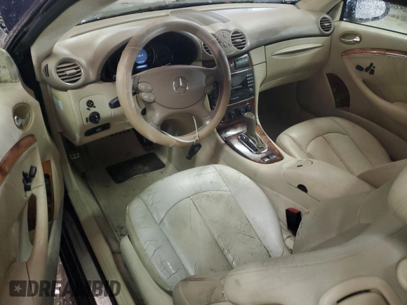 2005 Mercedes-Benz CLK 320 z VIN WDBTK65G45T048797, wystawiony jako Copart lot #71617034 z przebiegiem 84 006 mil mil oraz Szkoda całkowita • Salvage title. Historia ofert i sprzedaży dostępna na DreamBid. Obrazek 8.