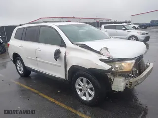 2011 Toyota Highlander with VIN 5TDBK3EH8BS055279, listed as a IAAI auction lot 41558036 with 264,928 mi miles. Bid and sale history available at carsss.com. Image 1.
