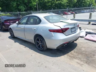 2019 Alfa Romeo Giulia Ti z VIN ZARFANBN6K7609476, wystawiony jako IAAI lot #42343594 z przebiegiem 28 848 mil mil oraz . Historia ofert i sprzedaży dostępna na DreamBid. Obrazek 3.
