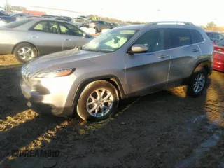 2017 Jeep Cherokee Latitude z VIN 1C4PJMCS6HW584493, wystawiony jako IAAI lot #36460710 z przebiegiem 51 546 mil mil oraz . Historia ofert i sprzedaży dostępna na DreamBid. Obrazek 2.