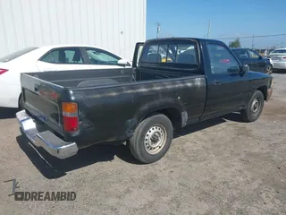 1989 Toyota Pickup DX z VIN JT4RN81P0K0029116, wystawiony jako IAAI lot #42474777 z przebiegiem 234 987 mil mil oraz . Historia ofert i sprzedaży dostępna na DreamBid. Obrazek 4.