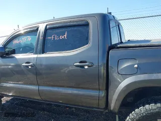2016 Toyota Tacoma SR with VIN 3TMCZ5AN0GM015471, listed as a IAAI auction lot 41660876 with 81,031 mi miles. Bid and sale history available at carsss.com. Image 6.