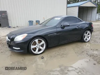2012 Mercedes-Benz SLK 350 z VIN WDDPK5HA9CF008205, wystawiony jako Copart lot #55739275 z przebiegiem 157 538 mil mil oraz Szkody całkowita. Historia ofert i sprzedaży dostępna na DreamBid. Obrazek 1.
