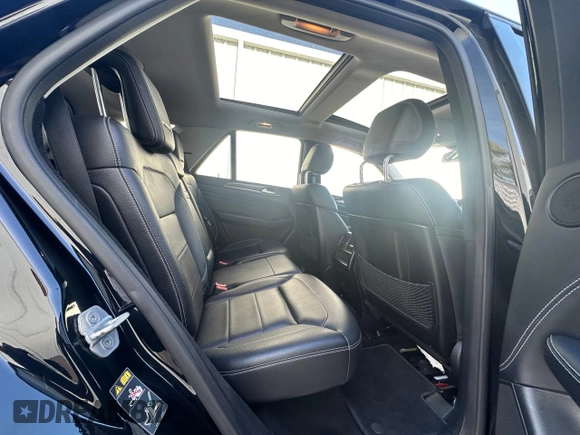 2012 Mercedes-Benz M 550 with VIN 4JGDA7DB4CA049084, listed as a Copart auction lot 83238734 with 88,571 mi miles and Clean title. Bid and sale history available at DreamBid. Image 6.