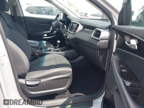2020 Kia Sorento S z VIN 5XYPG4A55LG694372, wystawiony jako IAAI lot #42183383 z przebiegiem 57 980 mil mil oraz . Historia ofert i sprzedaży dostępna na DreamBid. Obrazek 5.